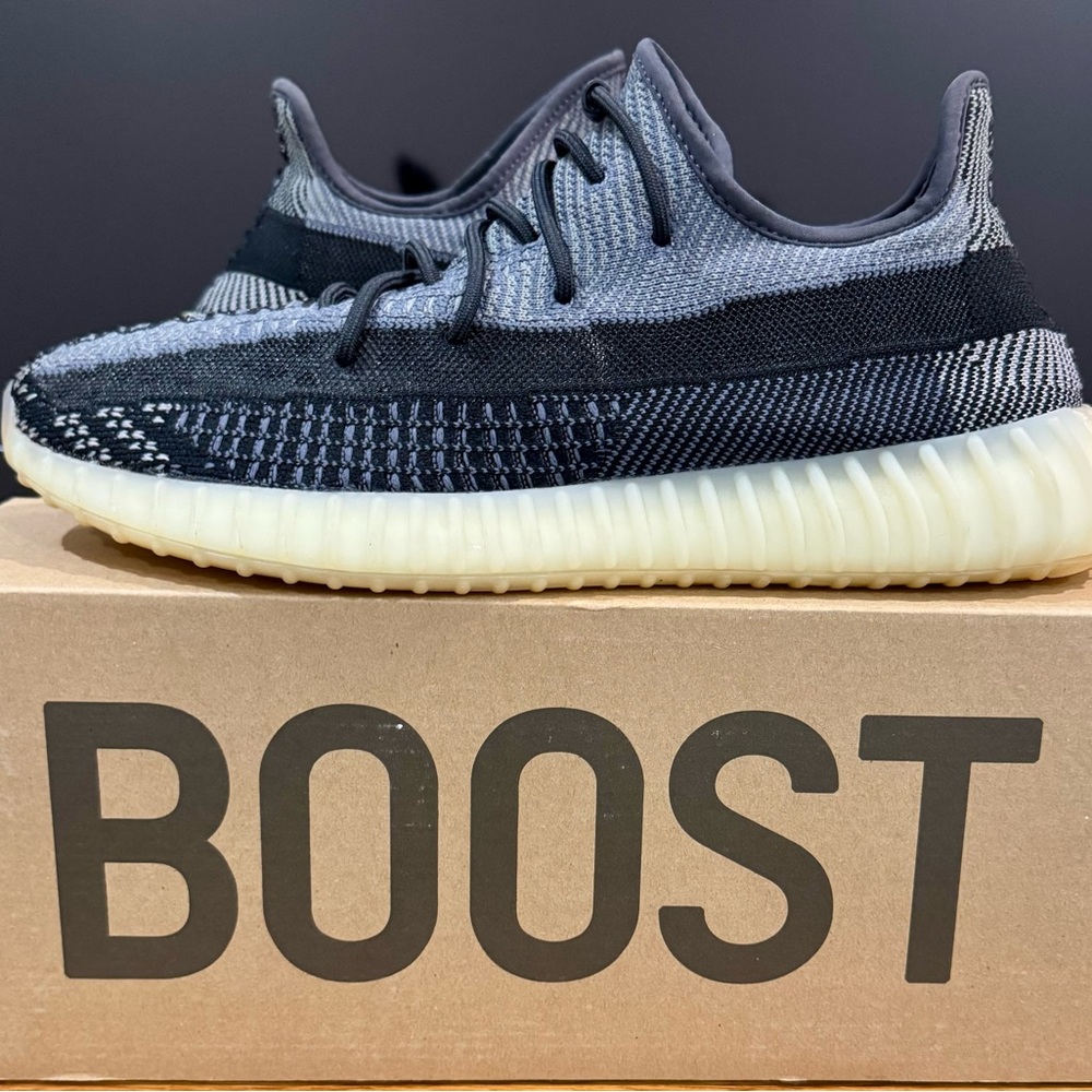 Adidas Yeezy Boost 350 V2 Carbon